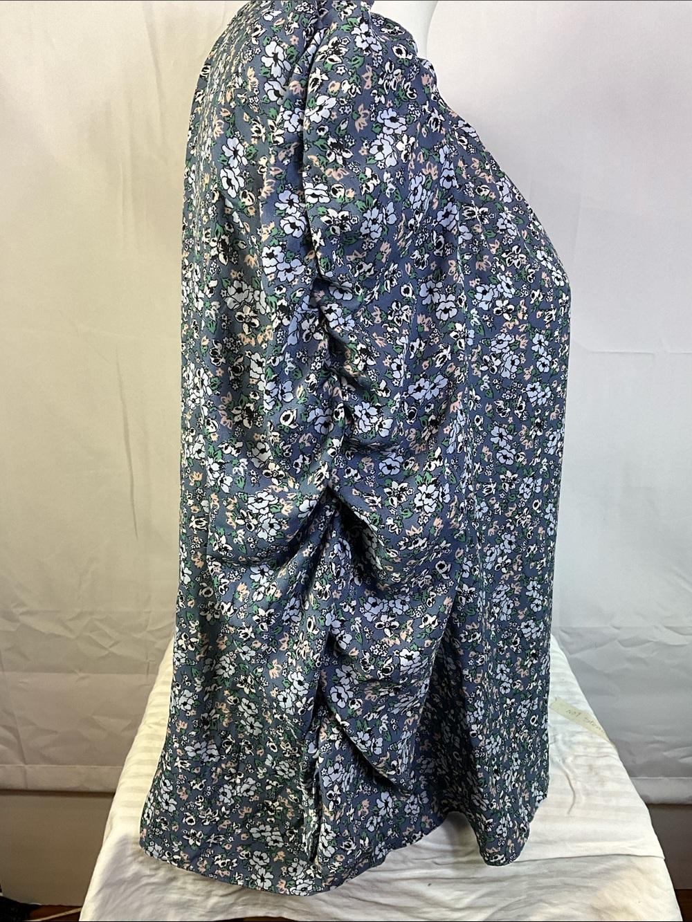 Max Studio Lightweight Boho Ruched Puff Long Sleeve Floral Blouse Size 3X - Picture 3 of 7